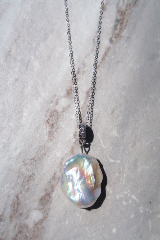 HQ Rainbow White Baroque Necklace
