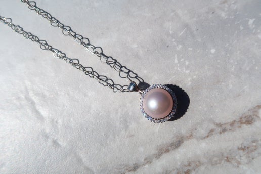 HQ Edison Pearl Pendant - Sterling Silver Heart Chain