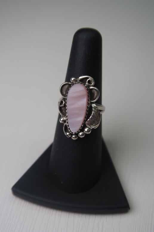 Vintage Navajo Mother of Pearl Ring in Sterling Silver - Size 6.5