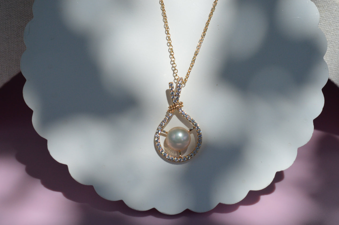 White Pearl Pendant Necklace – 16–18" Gold Chain - Natural Freshwater Pearl