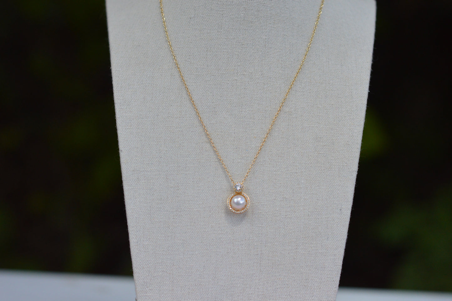 White Pearl Pendant Necklace – 16–18" Gold Chain - Natural Freshwater Pearl