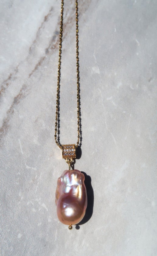 Stunning Pink Baroque Pendant Necklace