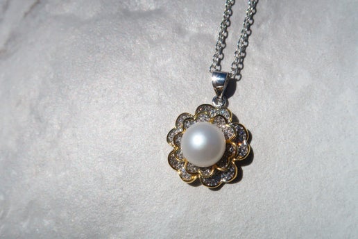 Freshwater Pearl Flower Pendant Necklace