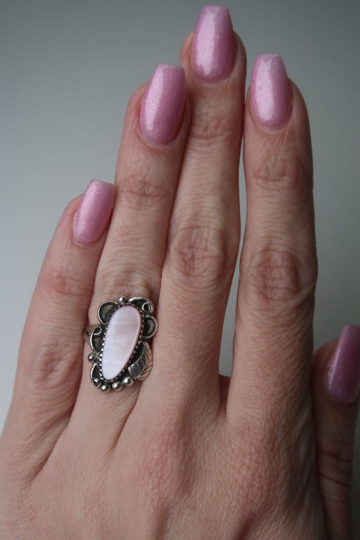 Vintage Navajo Mother of Pearl Ring in Sterling Silver - Size 6.5