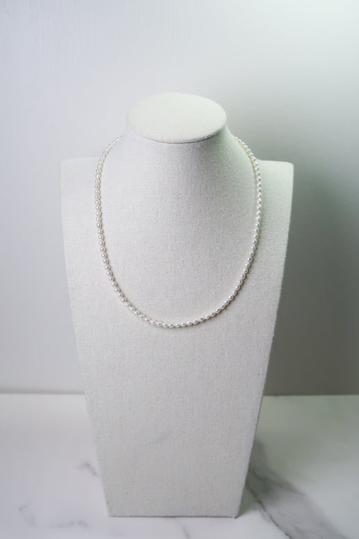 White Mini Baroque Choker with Heart Clasp