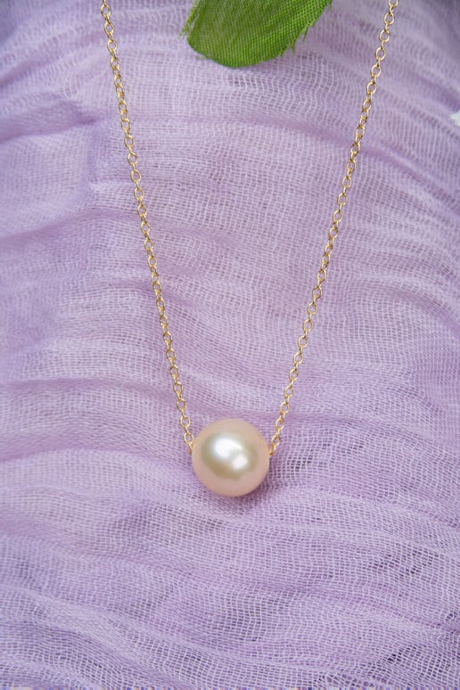 Golden Glow Pearl Necklace ✨