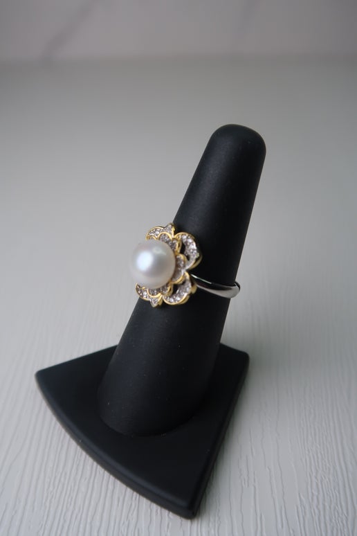 White Freshwater Pearl Flower Ring