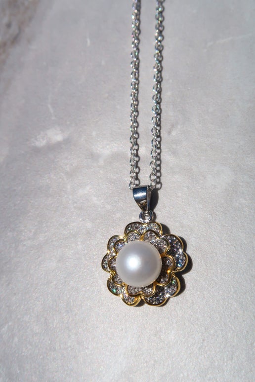 Freshwater Pearl Flower Pendant Necklace