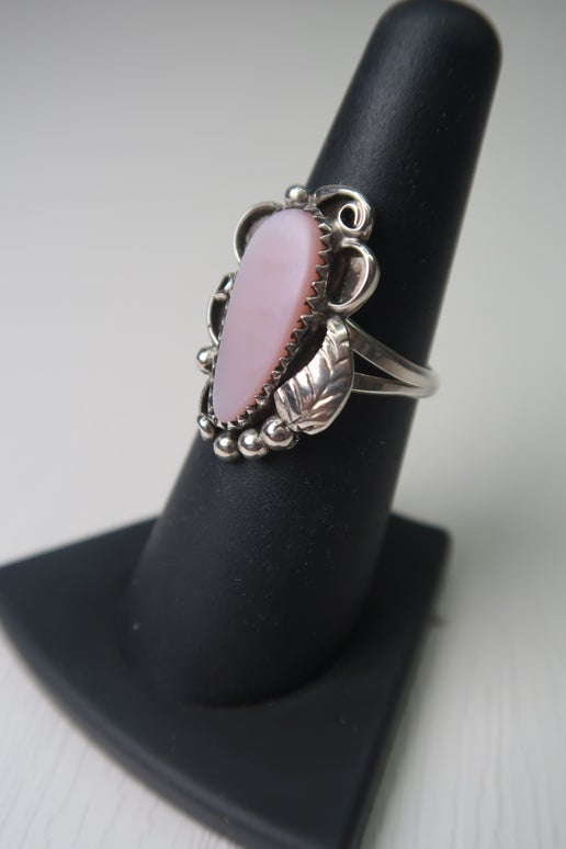 Vintage Navajo Mother of Pearl Ring in Sterling Silver - Size 6.5