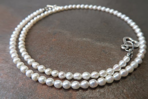 White Mini Baroque Choker with Heart Clasp