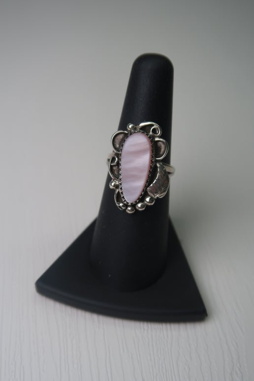 Vintage Navajo Mother of Pearl Ring in Sterling Silver - Size 6.5