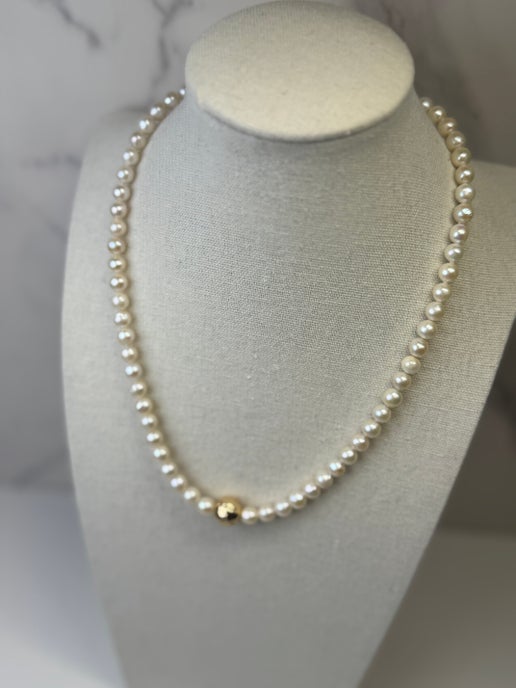 Classic Freshwater Pearl Necklace