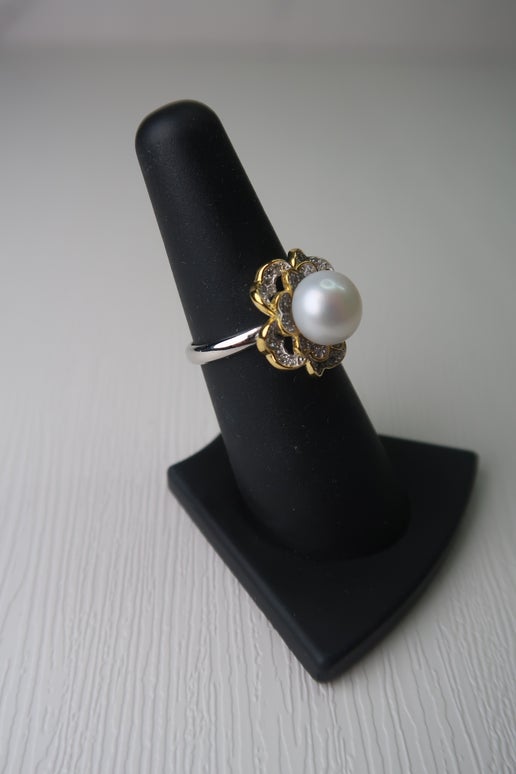 White Freshwater Pearl Flower Ring