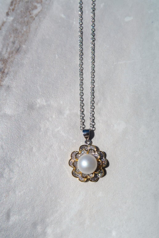 Freshwater Pearl Flower Pendant Necklace