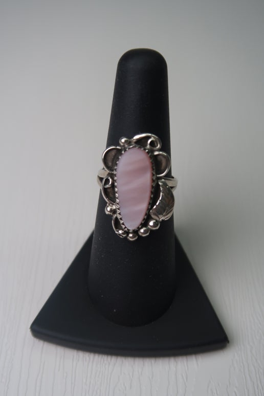Vintage Navajo Mother of Pearl Ring in Sterling Silver - Size 6.5