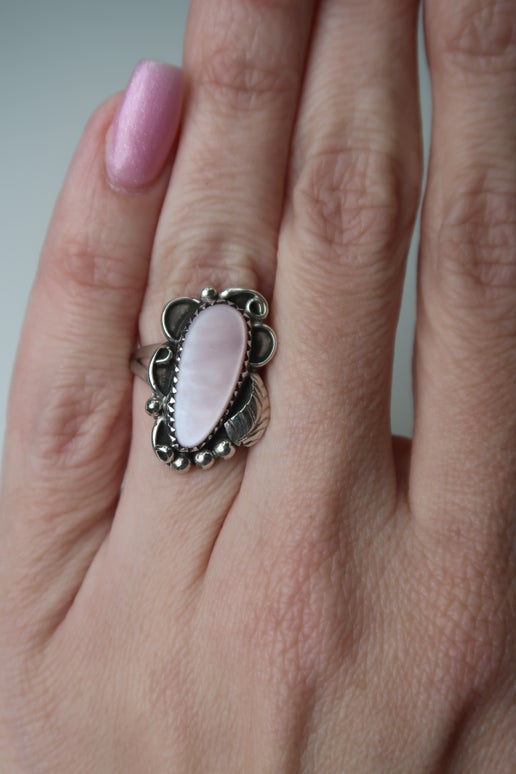 Vintage Navajo Mother of Pearl Ring in Sterling Silver - Size 6.5