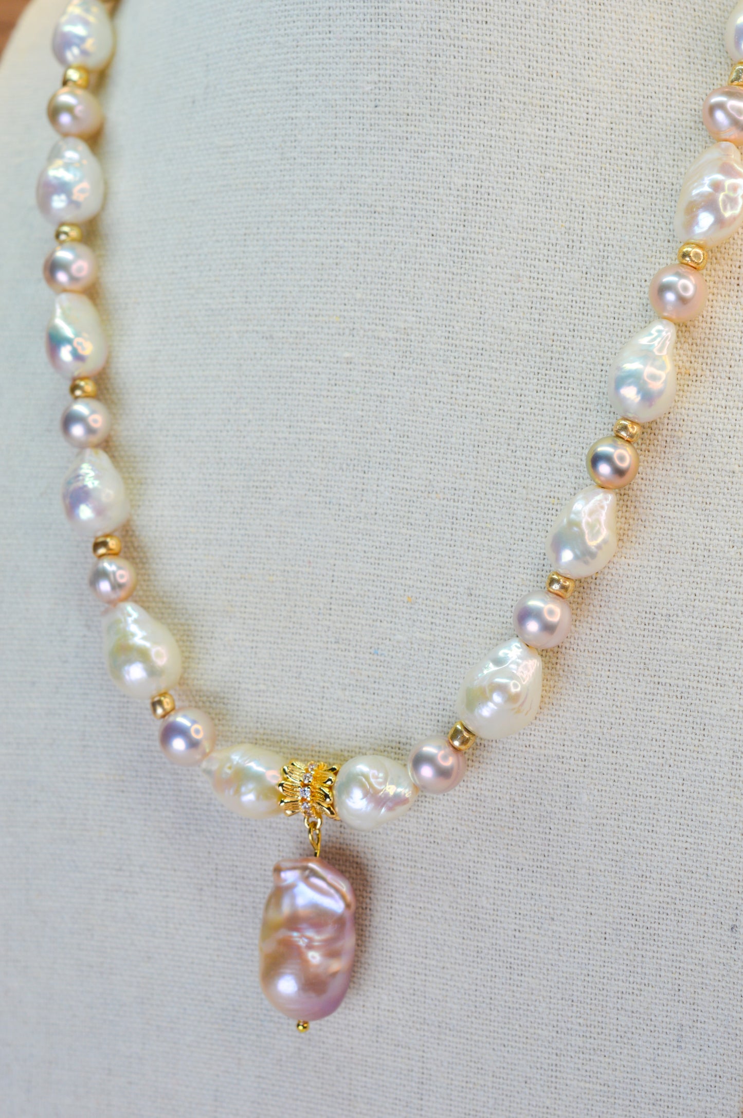 18" Pearl Pendant Necklace Natural Pink & White Baroque Pearls
