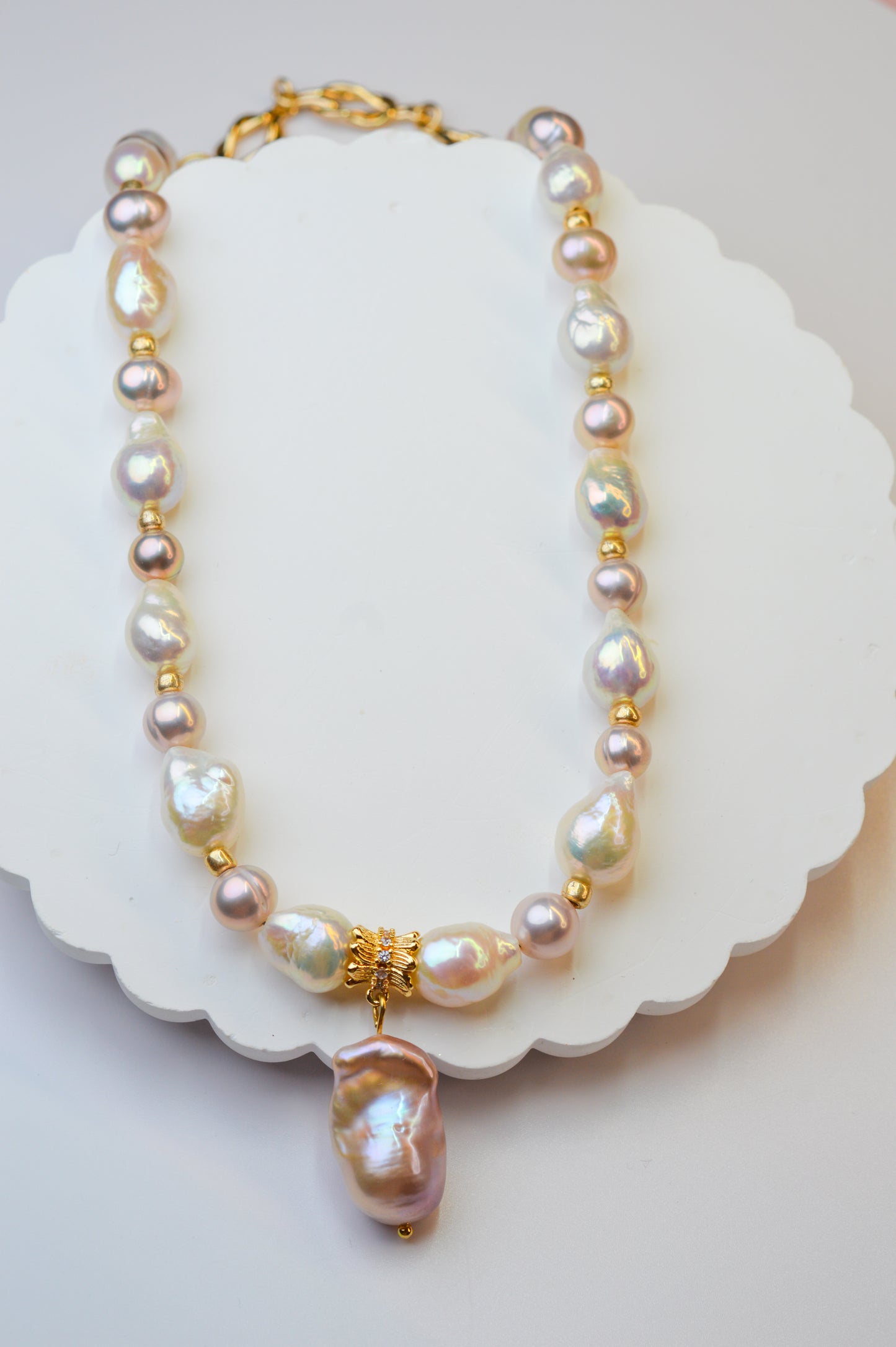 18" Pearl Pendant Necklace Natural Pink & White Baroque Pearls
