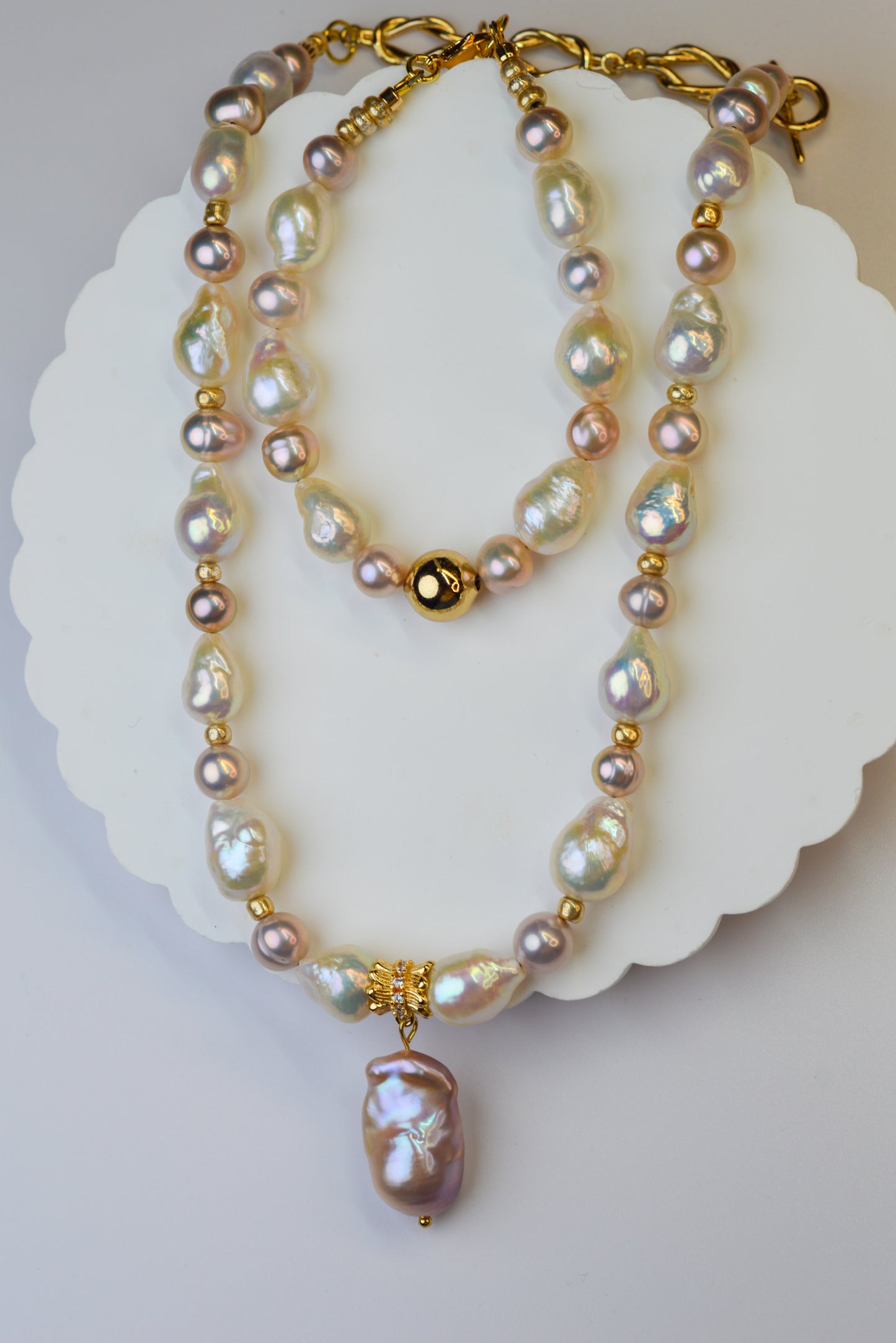 18" Pearl Pendant Necklace Natural Pink & White Baroque Pearls