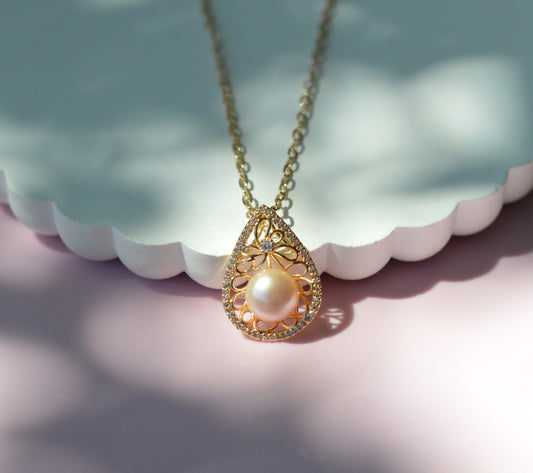 Pale Pink Pearl Pendant Necklace – 16–18" Gold Chain - Natural Freshwater Pearl