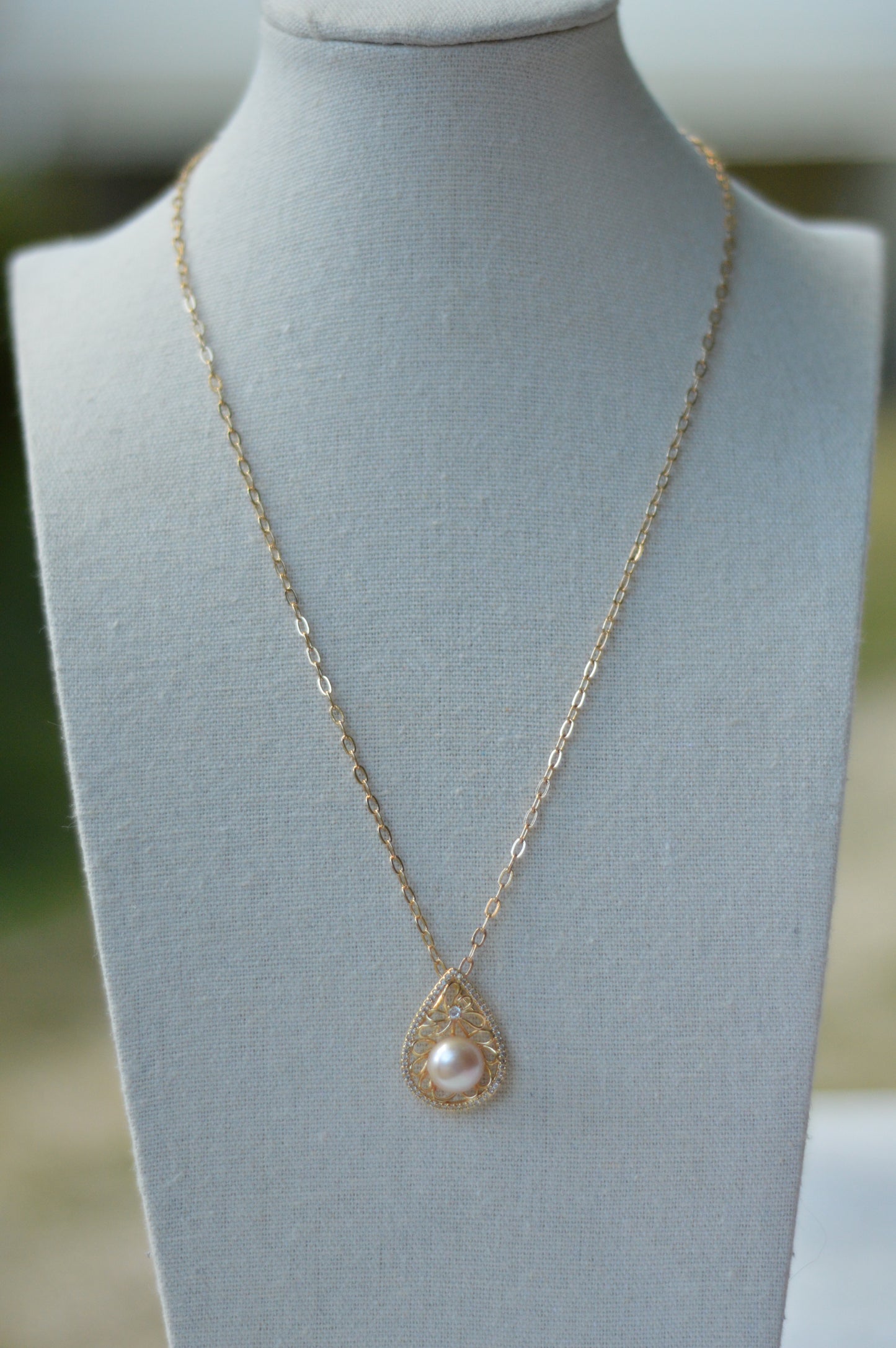 Pale Pink Pearl Pendant Necklace – 16–18" Gold Chain - Natural Freshwater Pearl