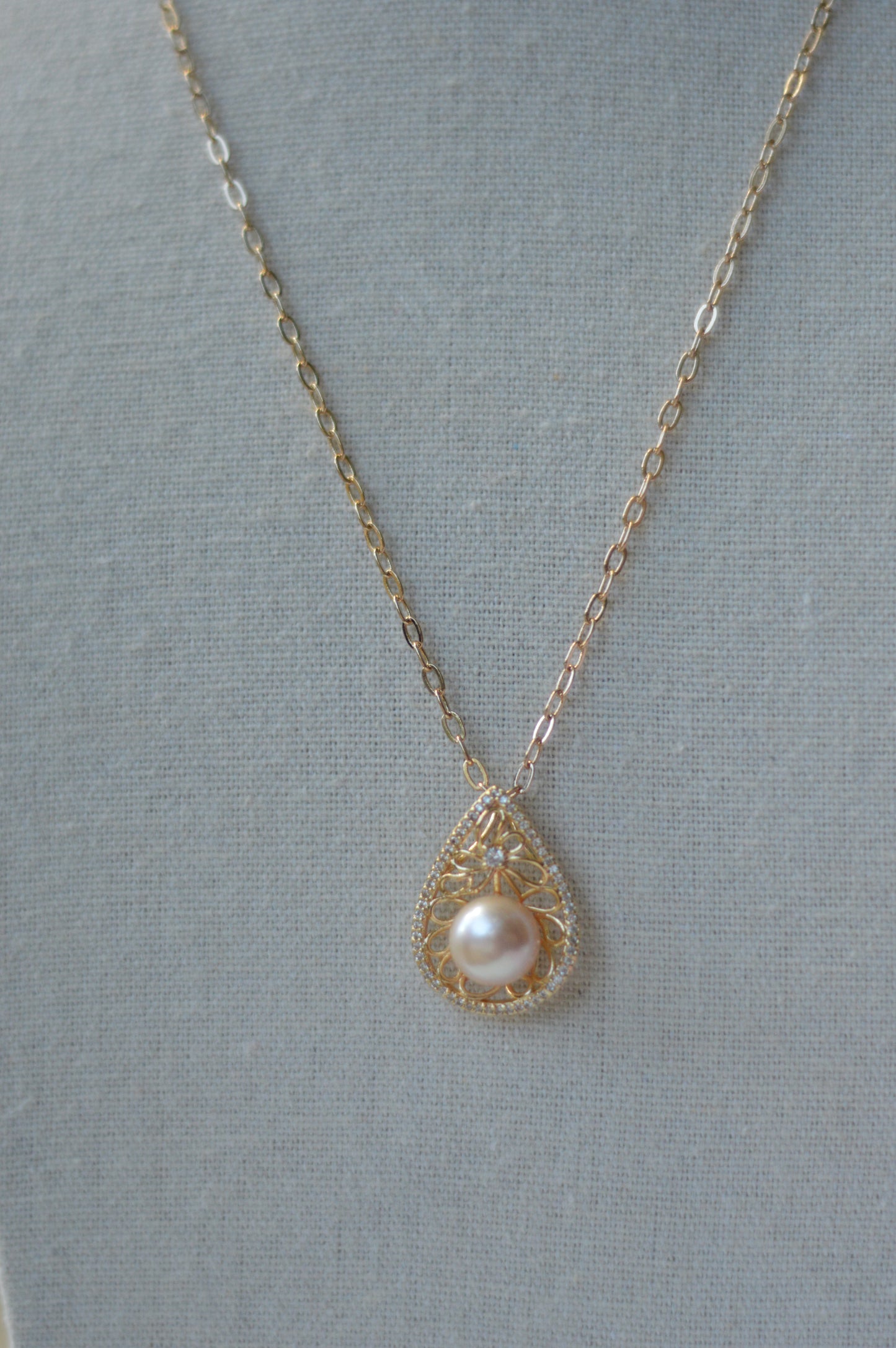 Pale Pink Pearl Pendant Necklace – 16–18" Gold Chain - Natural Freshwater Pearl