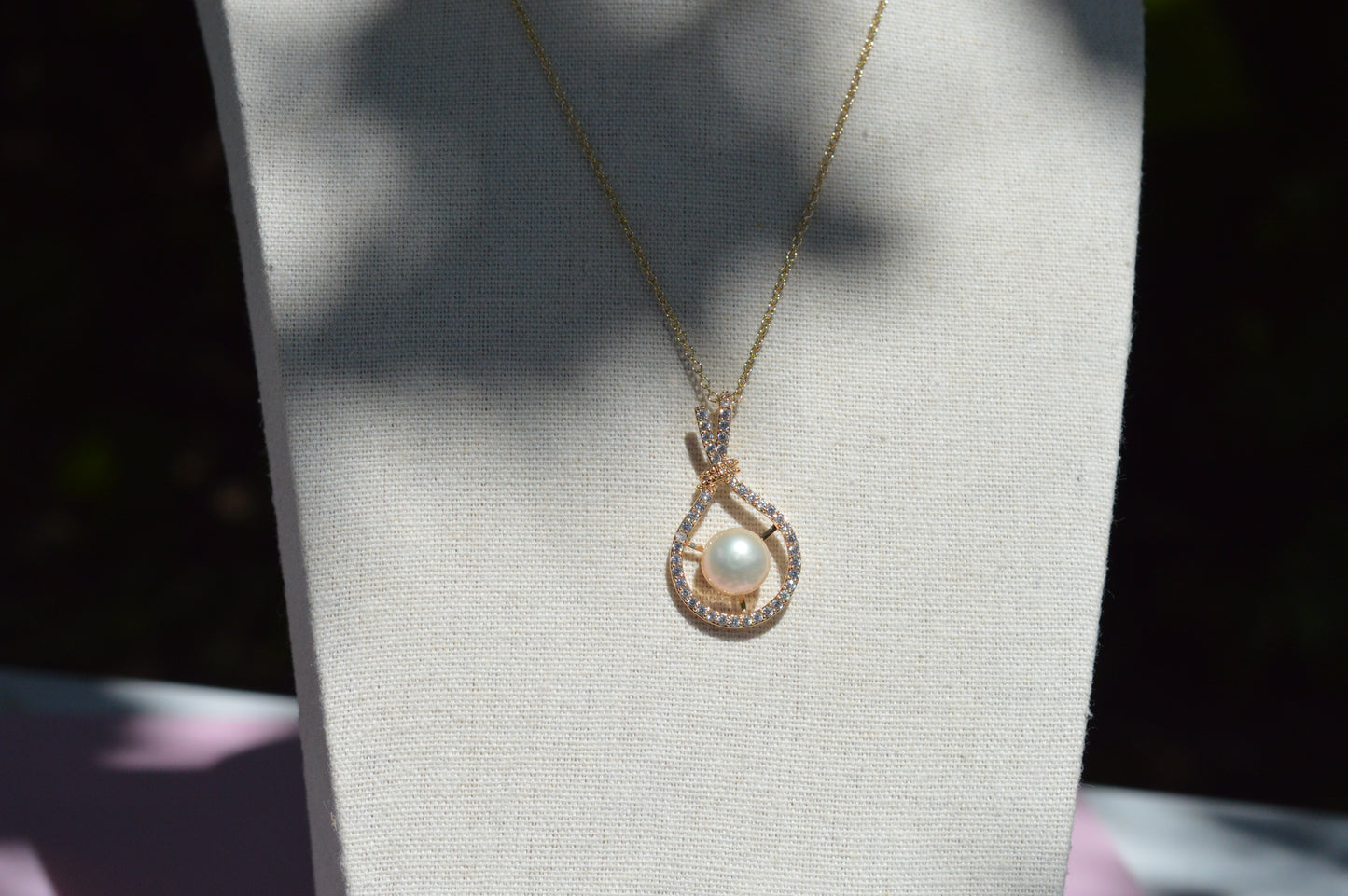 White Pearl Pendant Necklace – 16–18" Gold Chain - Natural Freshwater Pearl