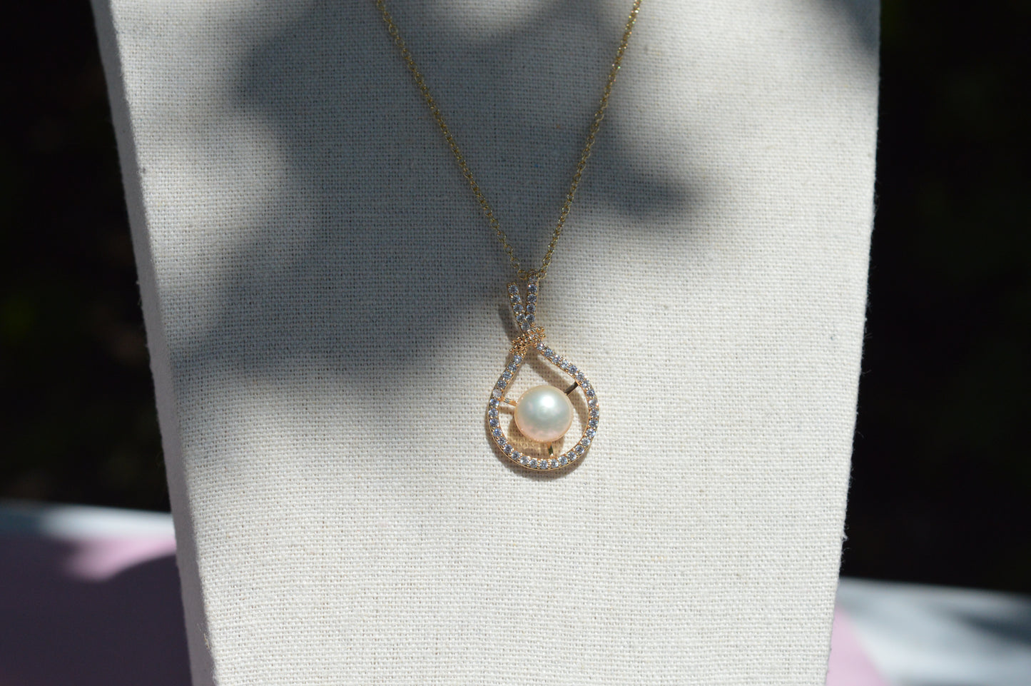 White Pearl Pendant Necklace – 16–18" Gold Chain - Natural Freshwater Pearl