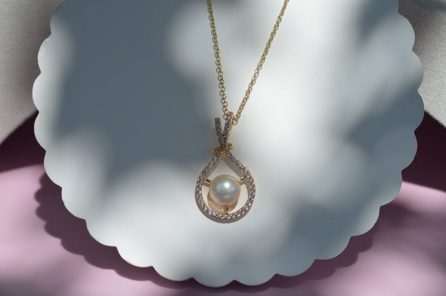 White Pearl Pendant Necklace – 16–18" Gold Chain - Natural Freshwater Pearl