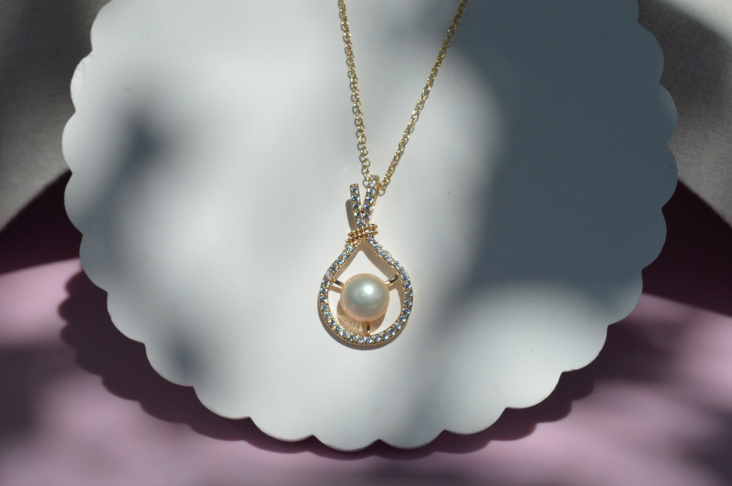 White Pearl Pendant Necklace – 16–18" Gold Chain - Natural Freshwater Pearl