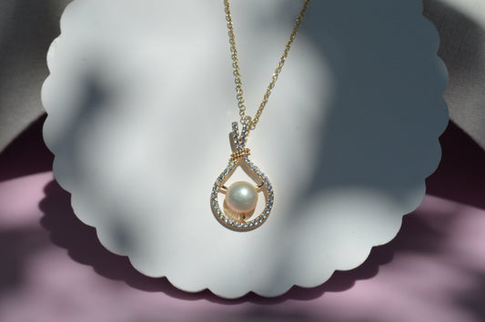 White Pearl Pendant Necklace – 16–18" Gold Chain - Natural Freshwater Pearl