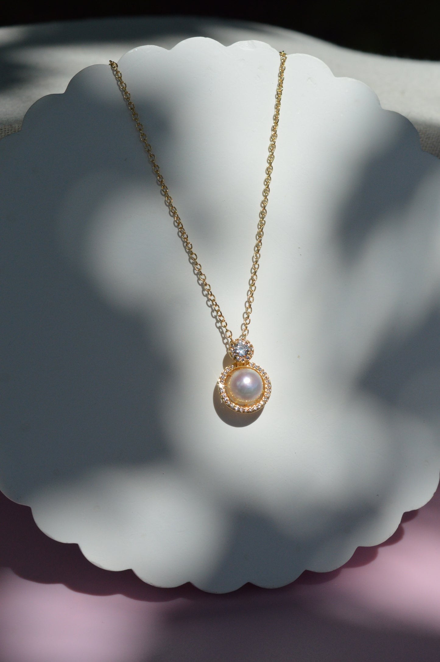 White Pearl Pendant Necklace – 16–18" Gold Chain - Natural Freshwater Pearl