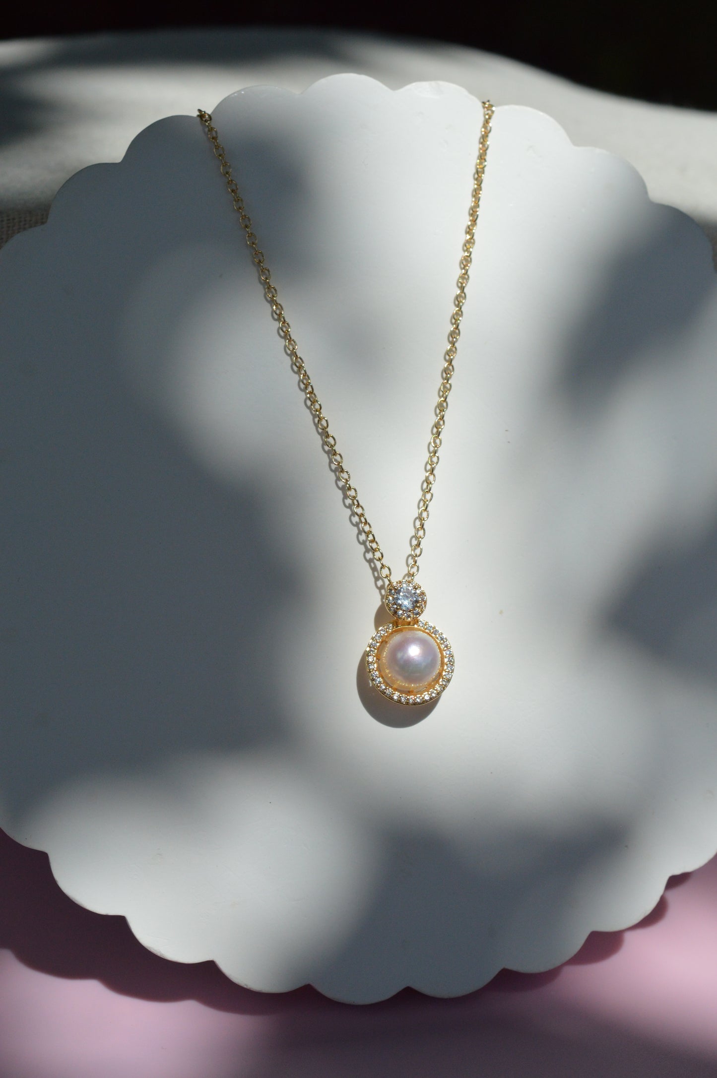 White Pearl Pendant Necklace – 16–18" Gold Chain - Natural Freshwater Pearl