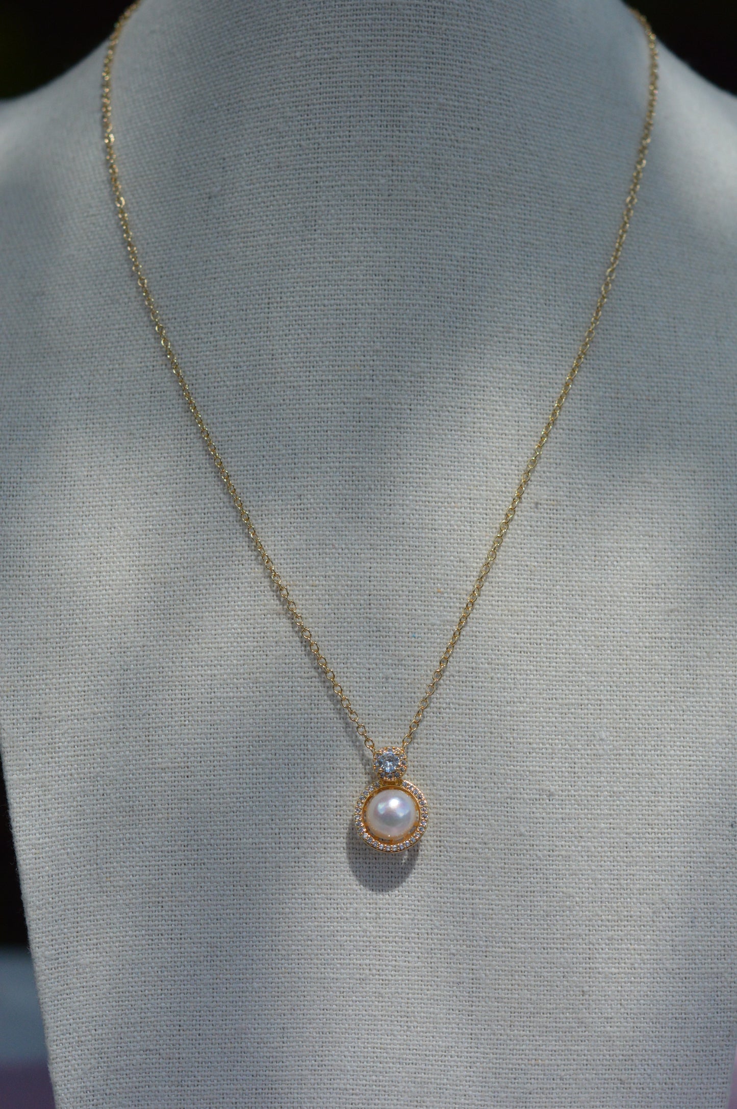 White Pearl Pendant Necklace – 16–18" Gold Chain - Natural Freshwater Pearl