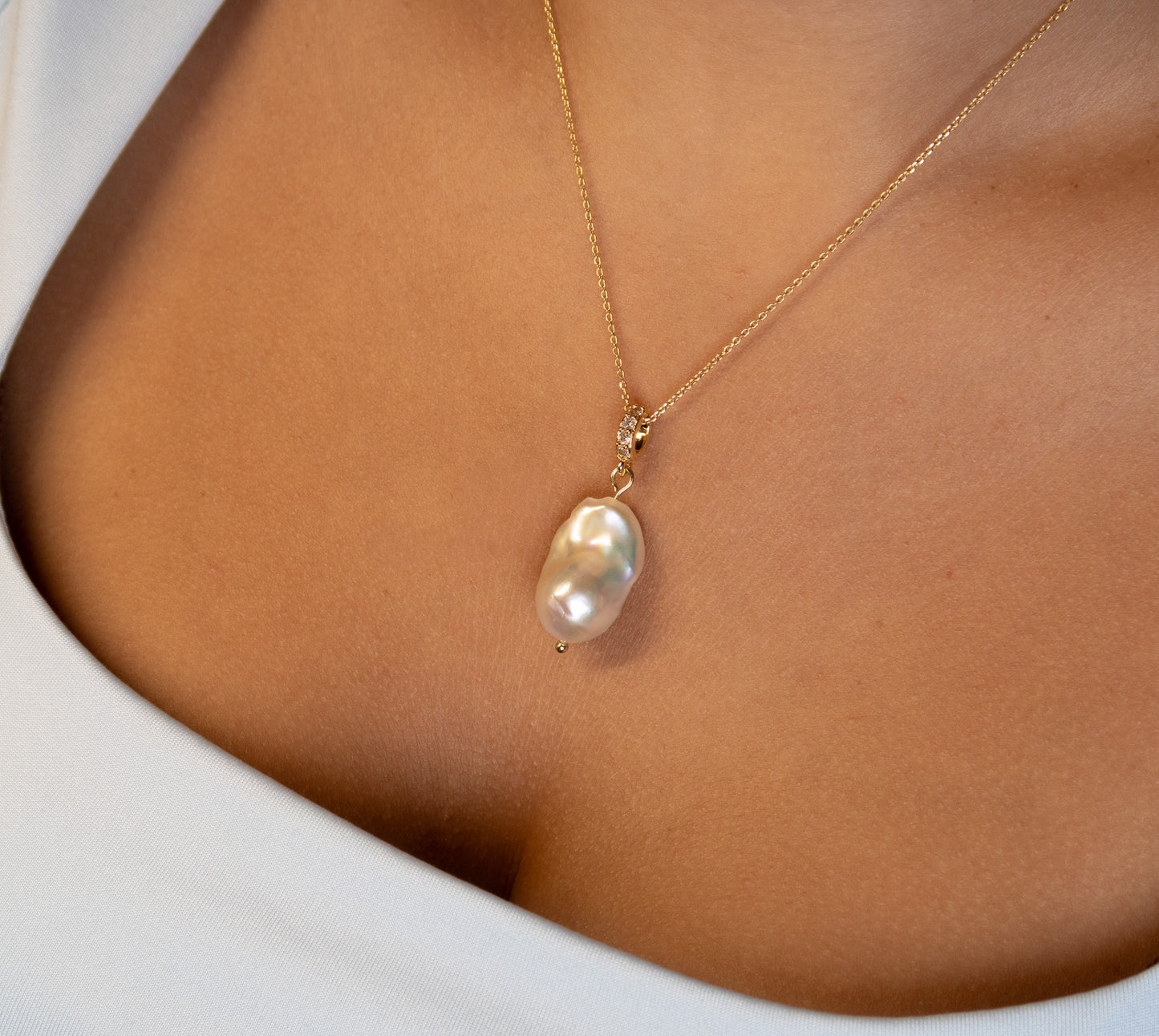 Elegant White Baroque Pendant