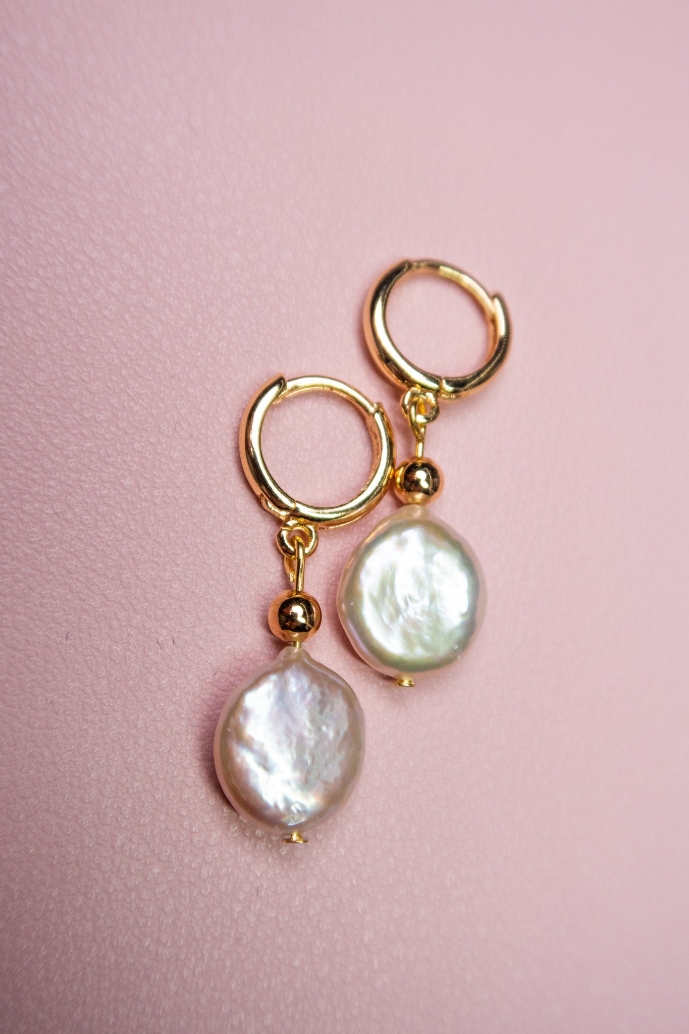 ✨ Radiant Circles of Shine! ✨ Pearl & Gold Filled Hoops
