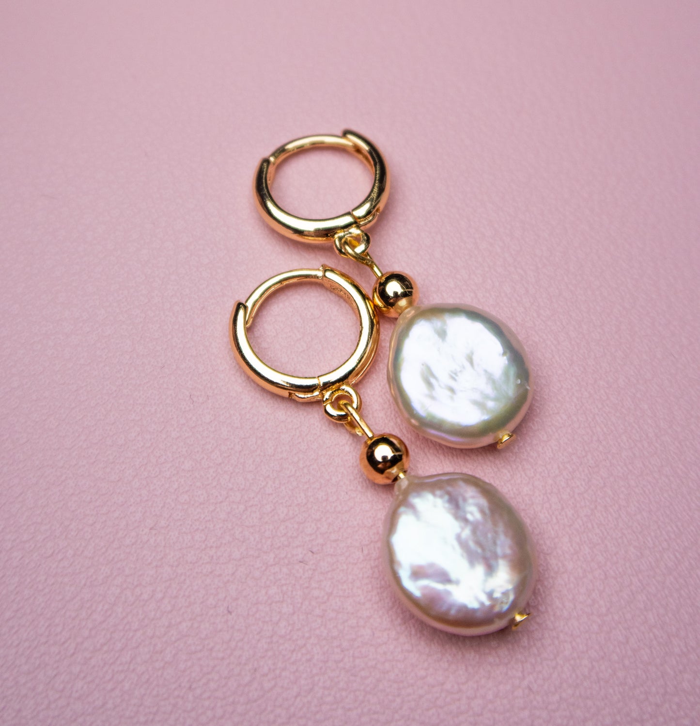 ✨ Radiant Circles of Shine! ✨ Pearl & Gold Filled Hoops